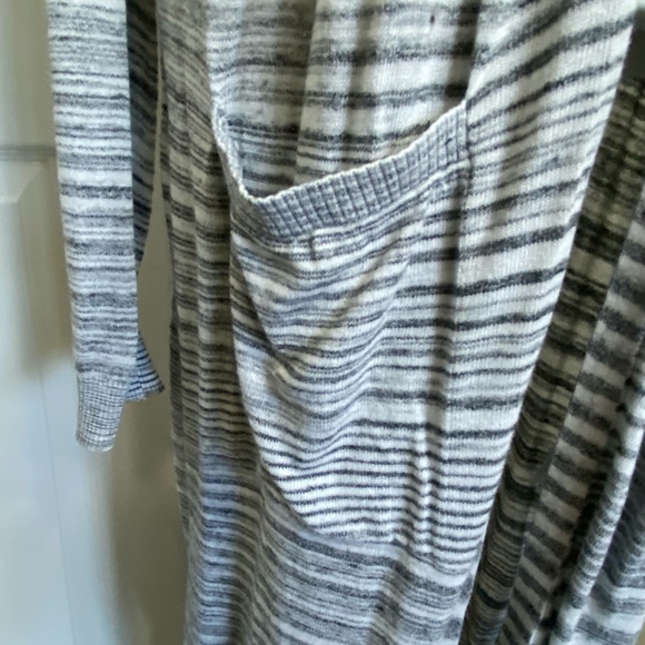 Lucky Brand Women's Gray/White Long Open Lightweight Duster Cardigan. Sz L - Picture 5 of 15